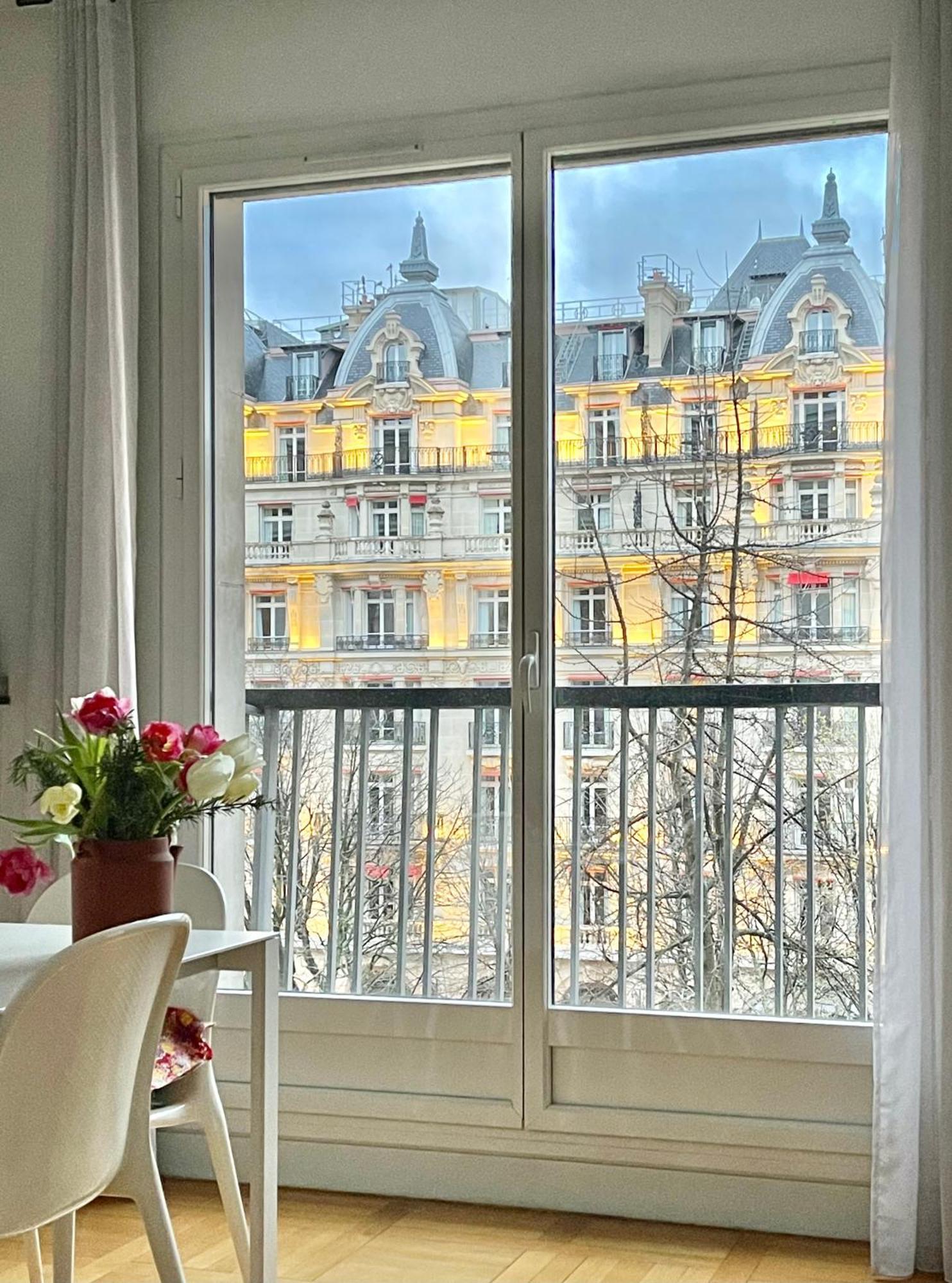 Avenue Montaigne Bienvenue Paris